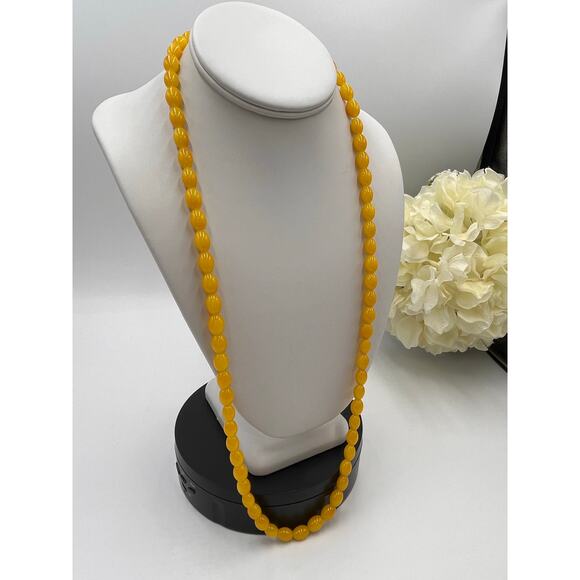 Vintage Designer Butterscotch Egg Yolk Bakelite Single Strand Pullover Necklace - Picture 3 of 10